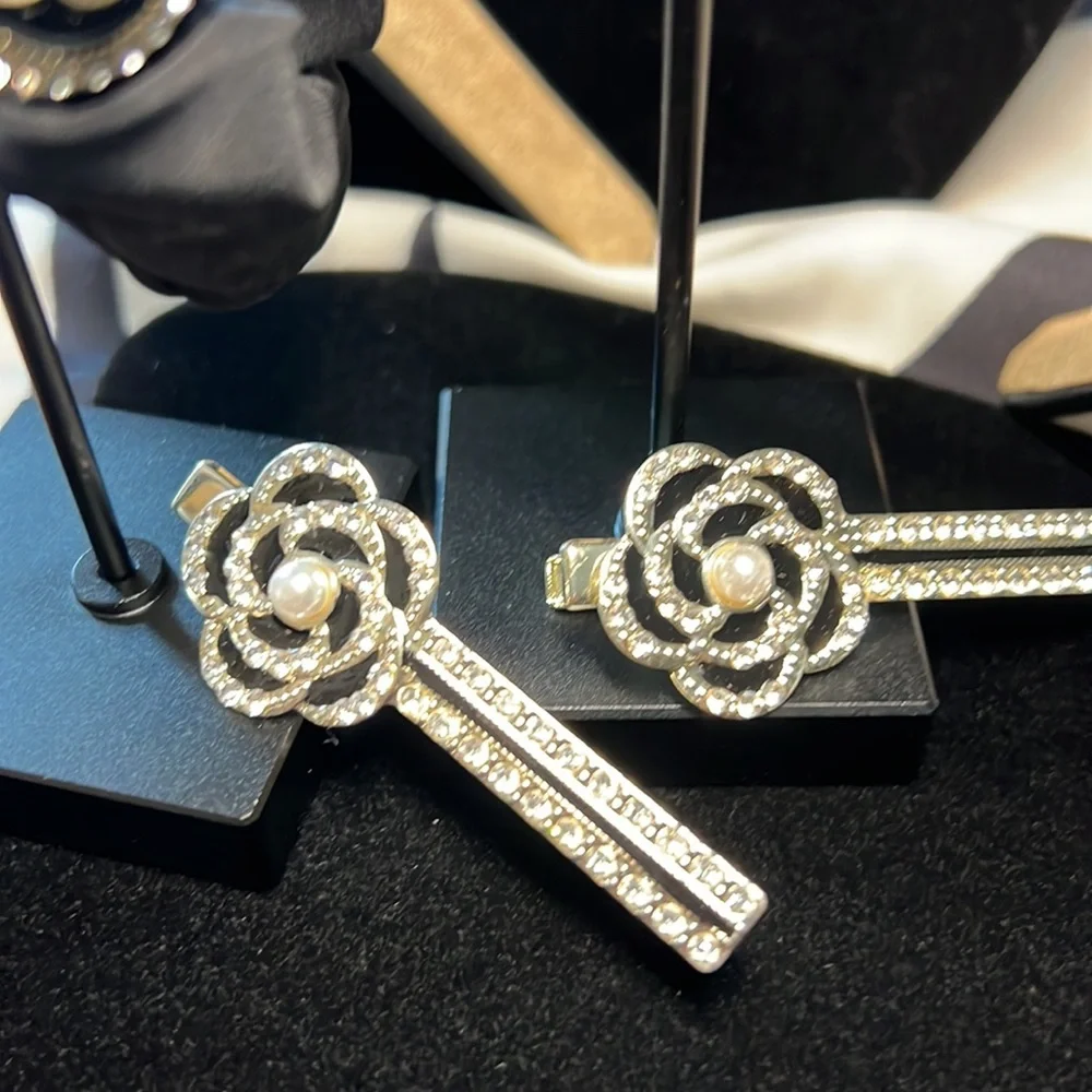 NEW FUN 🤩 CAMELLIA HAIR SET SASSY ELEGANT… - Picture 4 of 4